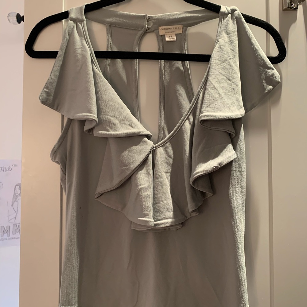 stunning flounce top